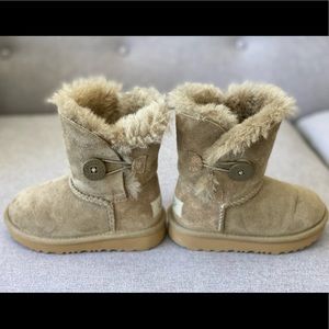 UGG BAILEY BUTTON BOOT - Toddler